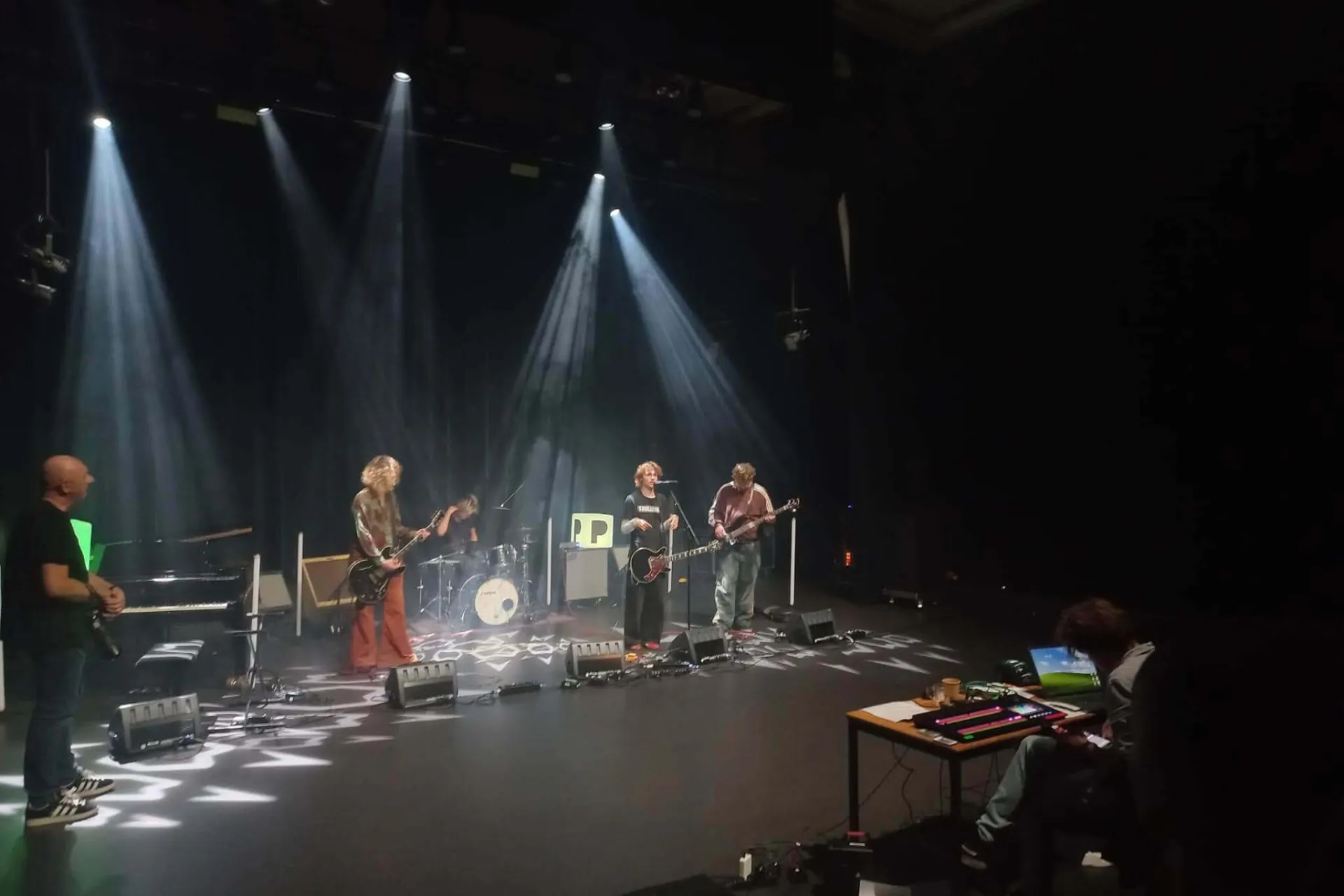De band Røsted treedt op tijdens de start van Popspot NL